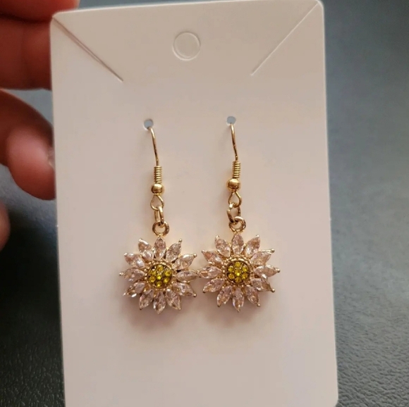 Sunflower Earring - Picture 1 of 2